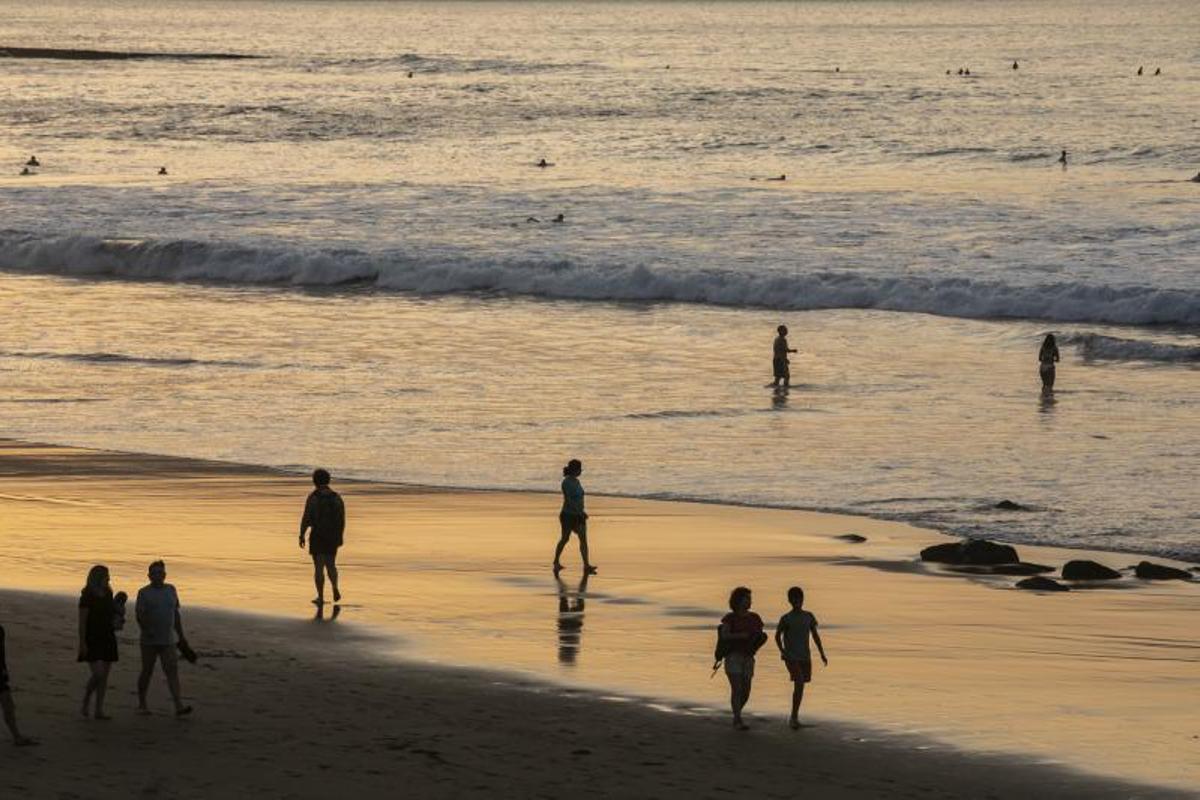 28.10.19. Las Palmas de Gran Canaria. Meteorología. Playa de Las Canteras. Foto: Quique Curbelo  | 28/10/2019 | Fotógrafo: Quique Curbelo