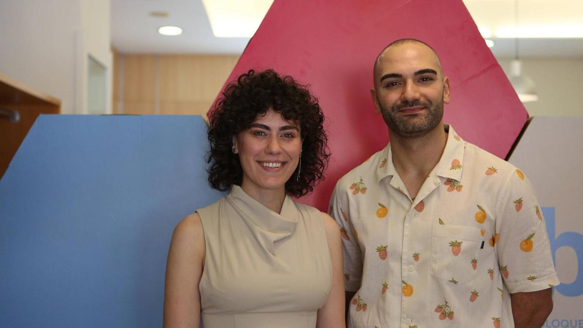 Erea Rey, a actual portavoz e candidata, este venres na sede do partido con Xerardo Díaz.