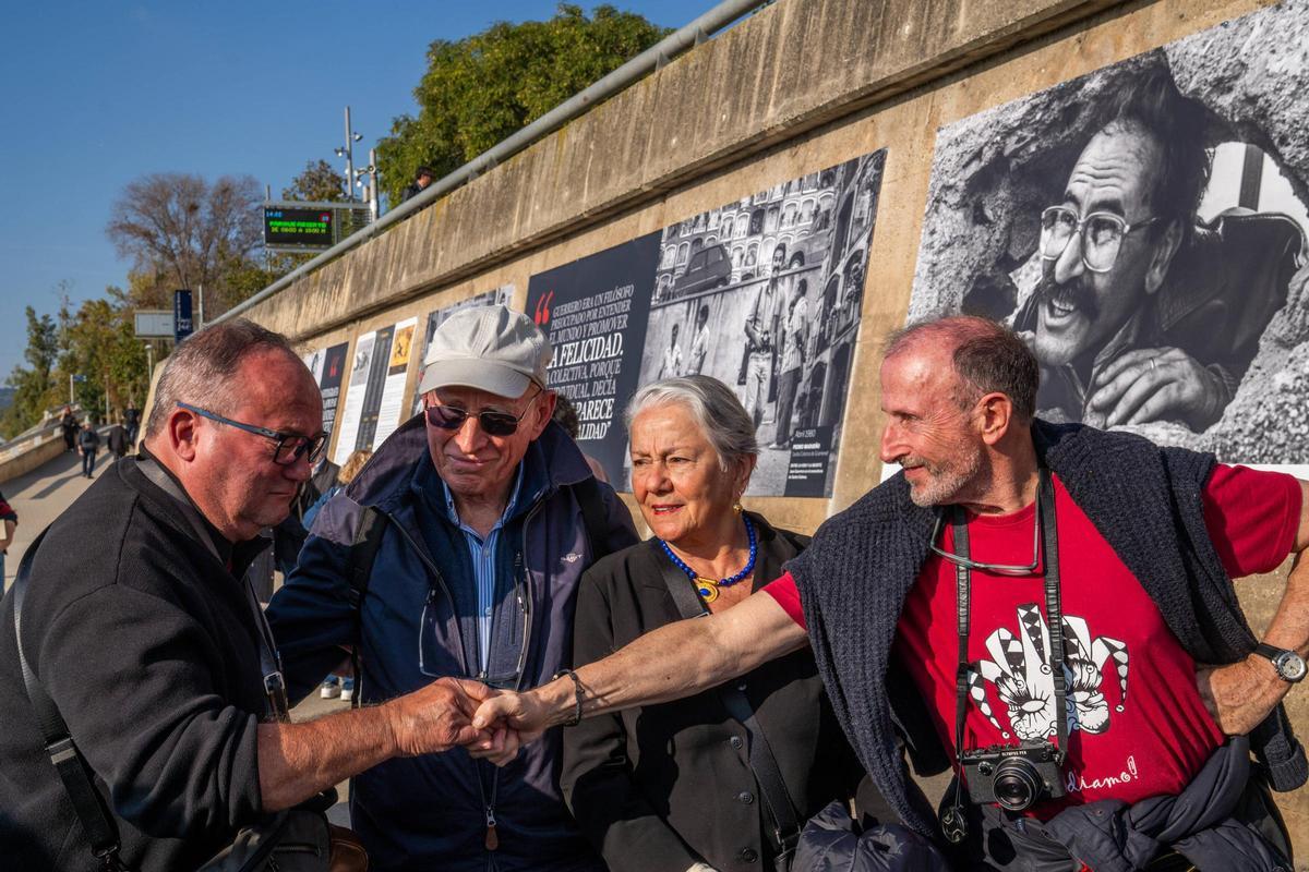 Catalunya Mirades Solidàries ha celebrado un homenaje póstumo al fotógrafo Joan Guerrero en Santa Coloma de Gramenet. La asociación ha inaugurado una exposición de Guerrero en el Parc Fluvial del Besòs y ha entregado el I Premio Joan Guerrero al fotógrafo brasileño Sebastiao Salgado. Catalunya Mirades Solidàries ha celebrado un homenaje póstumo al fotógrafo Joan Guerrero en Santa Coloma de Gramenet. La asociación ha inaugurado una exposición de Guerrero en el Parc Fluvial del Besòs y ha entregado el I Premio Joan Guerrero al fotógrafo brasileño Sebastiao Salgado.