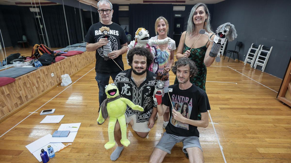 Ensayos de la obra "Grimm. Cuentos por contar" en la sala Nuria Espert del Teatro Principal de Alicante