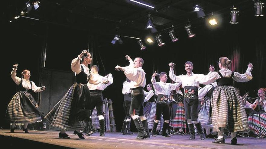 Coral de Ruada y La Cogolla, estrellas del festival folclórico