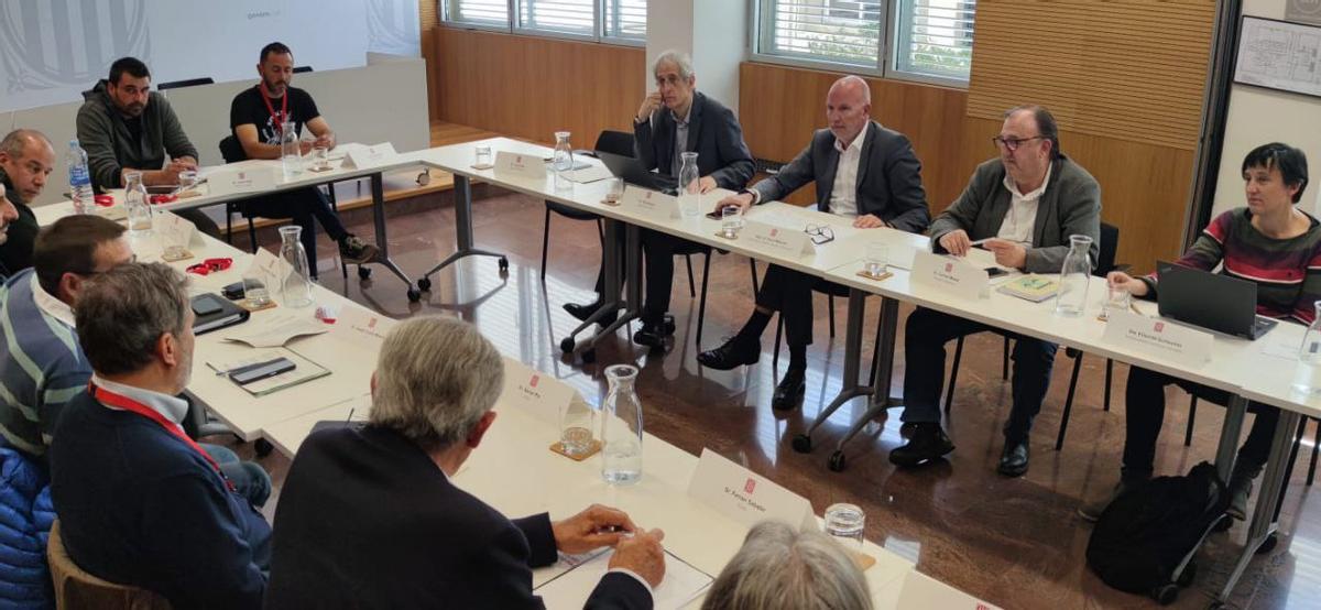 El conseller de Acció Climàtica i Alimentació, David Mascort, en la reunión con las organizaciones agrarias.