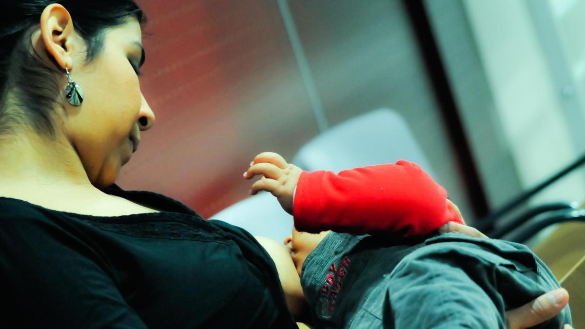 El Hospital del Vinalopó en Elche destaca que humanizar la asistencia al nacimiento significa acompañar a las familias en un momento clave de sus vidas