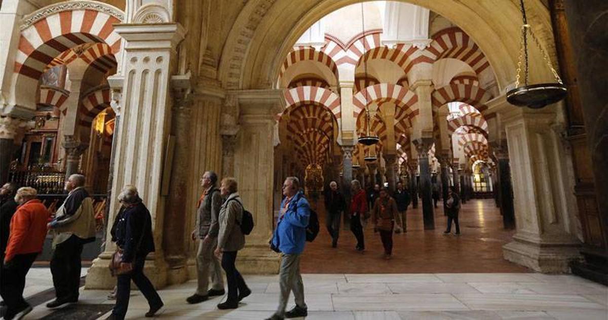 CCOO denuncia publicidad religiosa en la RTVA de la Mezquita