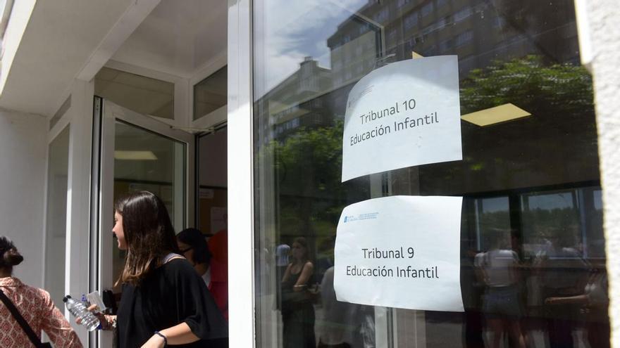 Opositores a maestro de Infantil en A Coruña buscan plaza entre preguntas 'asequibles' y críticas al sistema: "Tu futuro depende de un examen que no demuestra ni tu formación como docente ni tu capacidad"
