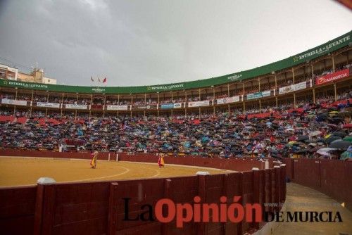 Ambiente en la corrida de toros de Finito de Córdoba, El Juli y Perera