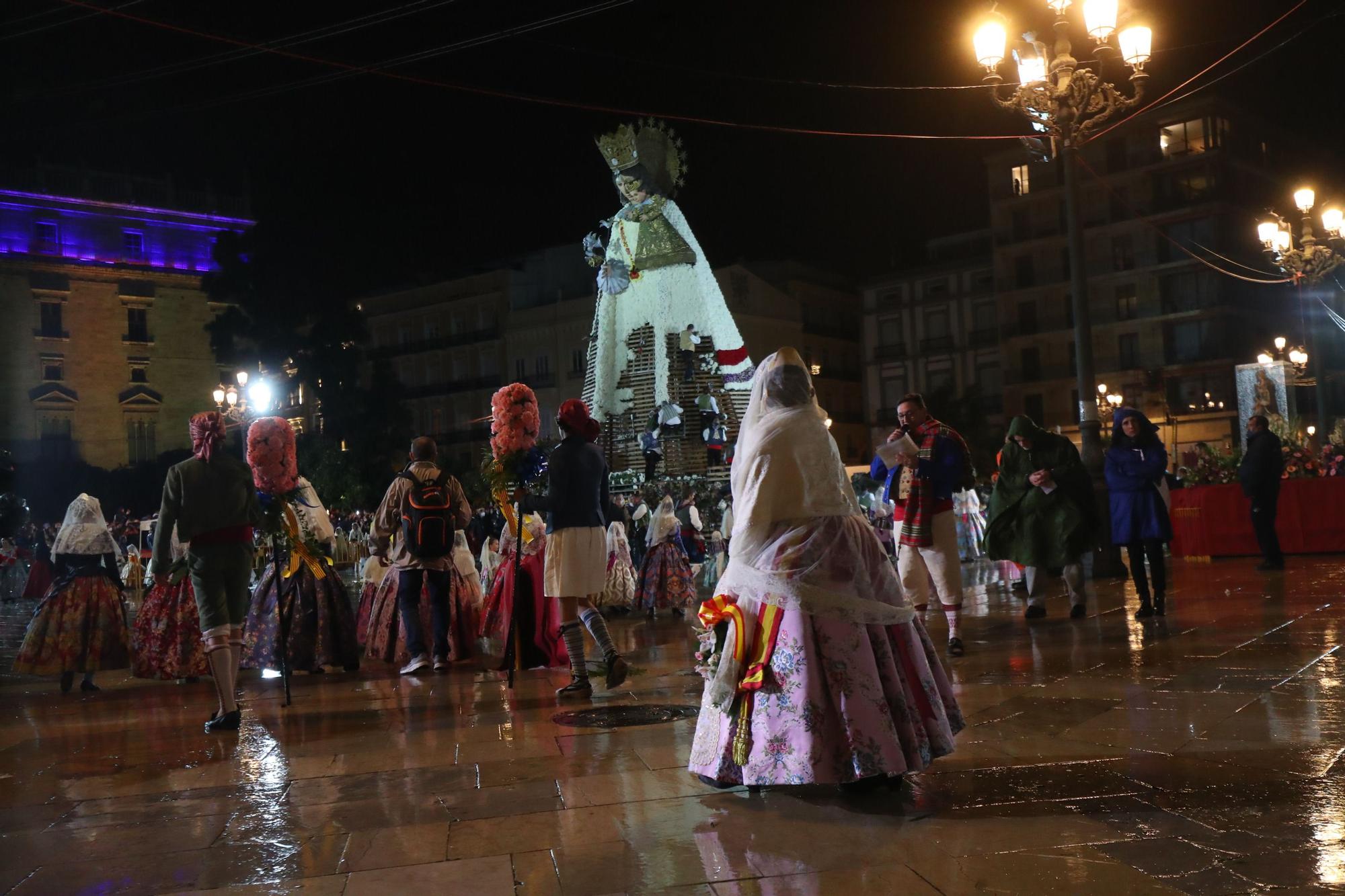 Búscate en el primer día de ofrenda por la calle de la Paz (entre las 21:00 a las 22:00 horas)