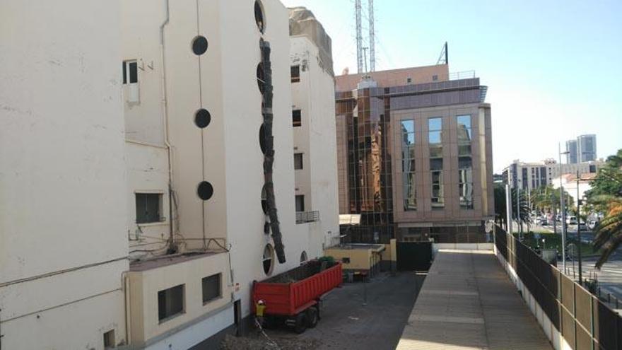 Vaciado del edificio anexo del Cabildo de Tenerife