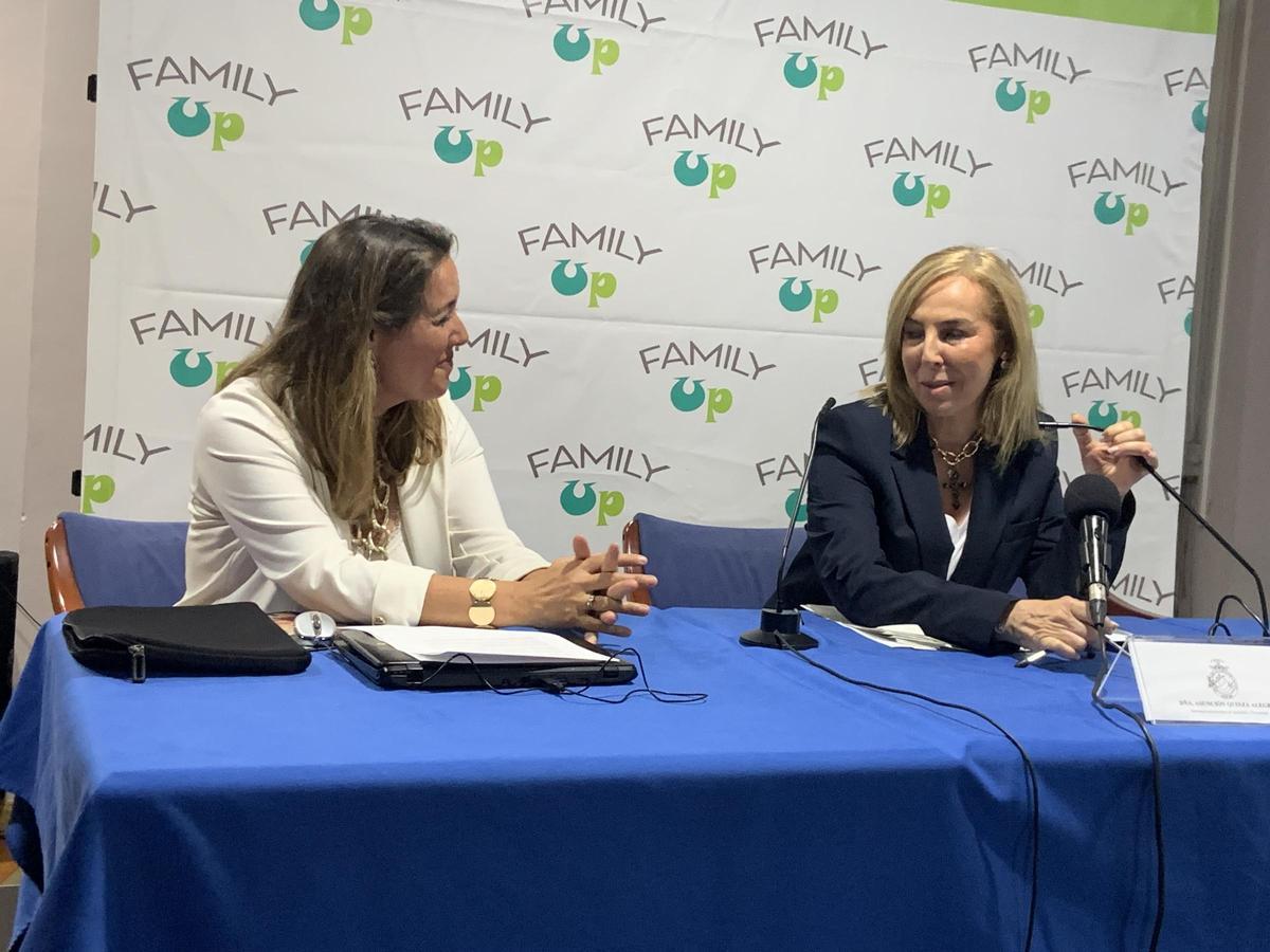 Alicia Grau y Asunción Quinzà durante la presentación del informe.