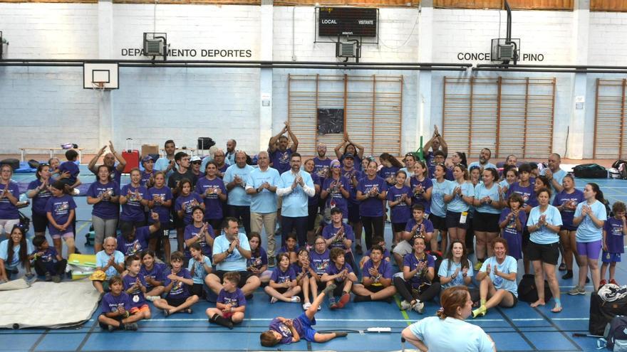 Doscientos peregrinos de Málaga contra el cáncer infantil llegan cantando a O Pino