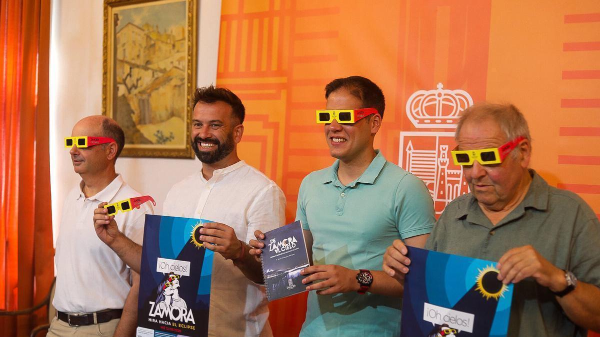 ASTRONOMÍA TURISMO | Reparto de 36.000 gafas gratis en Zamora para ver el eclipse: dónde y cuándo conseguirlas