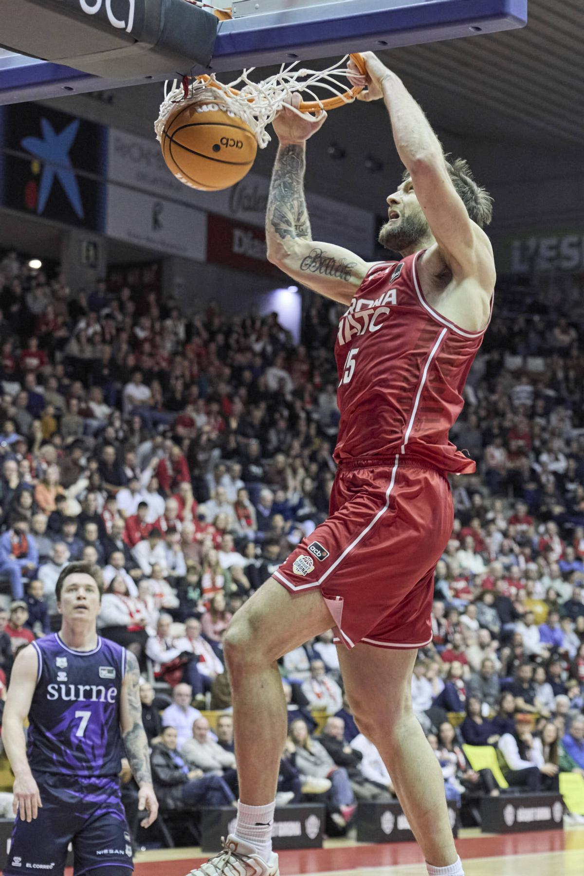 Nikola Maric fent una esmaixada a Fontajau