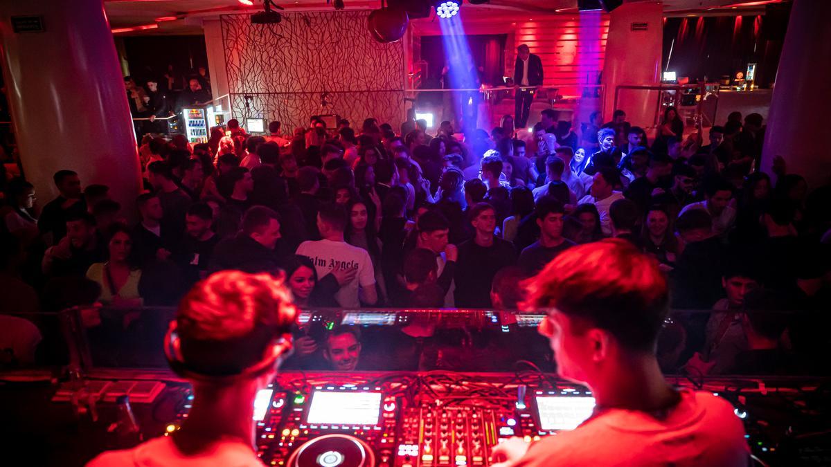 Ambiente en una discoteca de Barcelona.