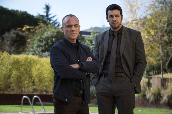 Mario Casas y Javier Gutiérrez en 'Hogar', la nueva peli de Netflix