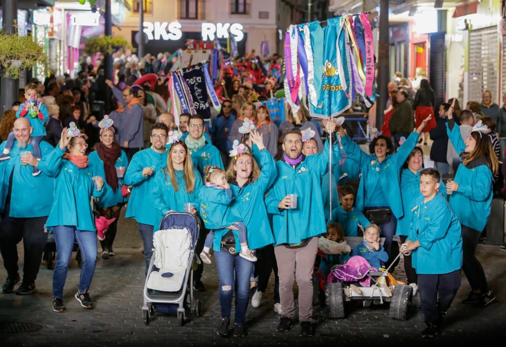 Fiestas Mayores Patronales de Benidorm: Un río de peñas y festeros.