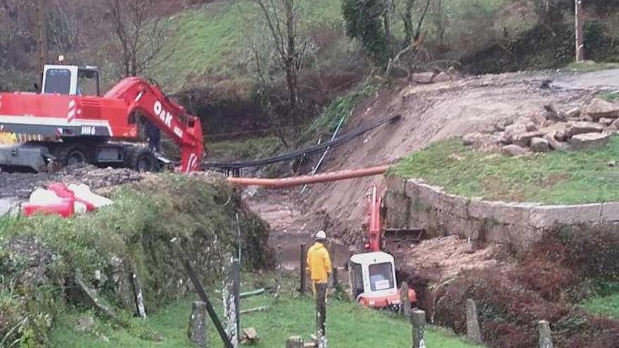 Trabajos en la zona afectada por las lluvias. // FdV