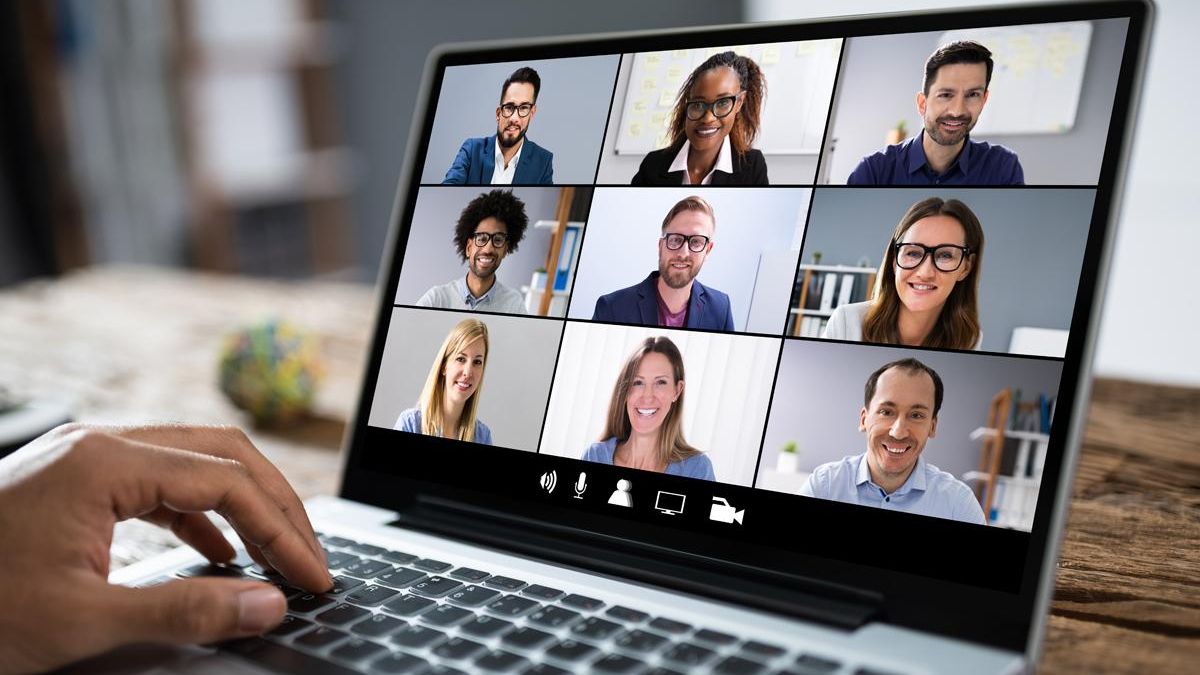 Una videoconferencia.