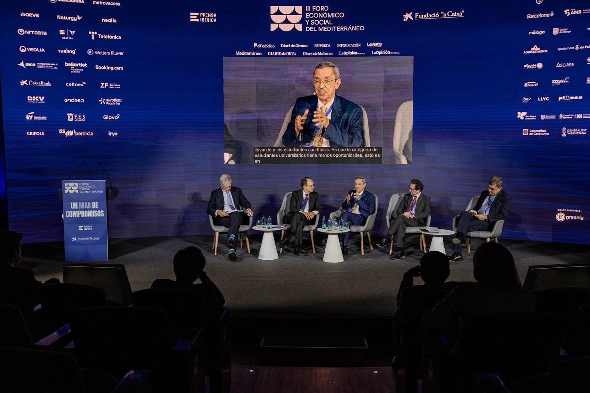 Mesa redonda 'Erasmus Euromediterráneo: conocimiento, movilidad y talento compartido'. Intervienen Martí Saballs, director de información económica de Prensa Ibérica; Josep Maria Garrell, presidente de la European University Association (EUA); Wail Benjelloun, antiguo rector de la Universidad de Rabat y presidente honorífico de UNIMED; Joan Guàrdia Olmos, rector de la Universitat de Barcelona; y Marcello Scalisi, director de UNIMED, Unión de Universidades Mediterráneas. Mesa redonda 'Erasmus Euromediterráneo: conocimiento, movilidad y talento compartido'. Intervienen Martí Saballs, director de información económica de Prensa Ibérica; Josep Maria Garrell, presidente de la European University Association (EUA); Wail Benjelloun, antiguo rector de la Universidad de Rabat y presidente honorífico de UNIMED; Joan Guàrdia Olmos, rector de la Universitat de Barcelona; y Marcello Scalisi, director de UNIMED, Unión de Universidades Mediterráneas.