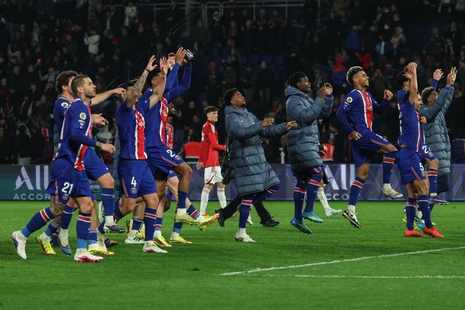 El PSG se corona en la Ligue 1 y Luis Enrique ya es histórico en Francia