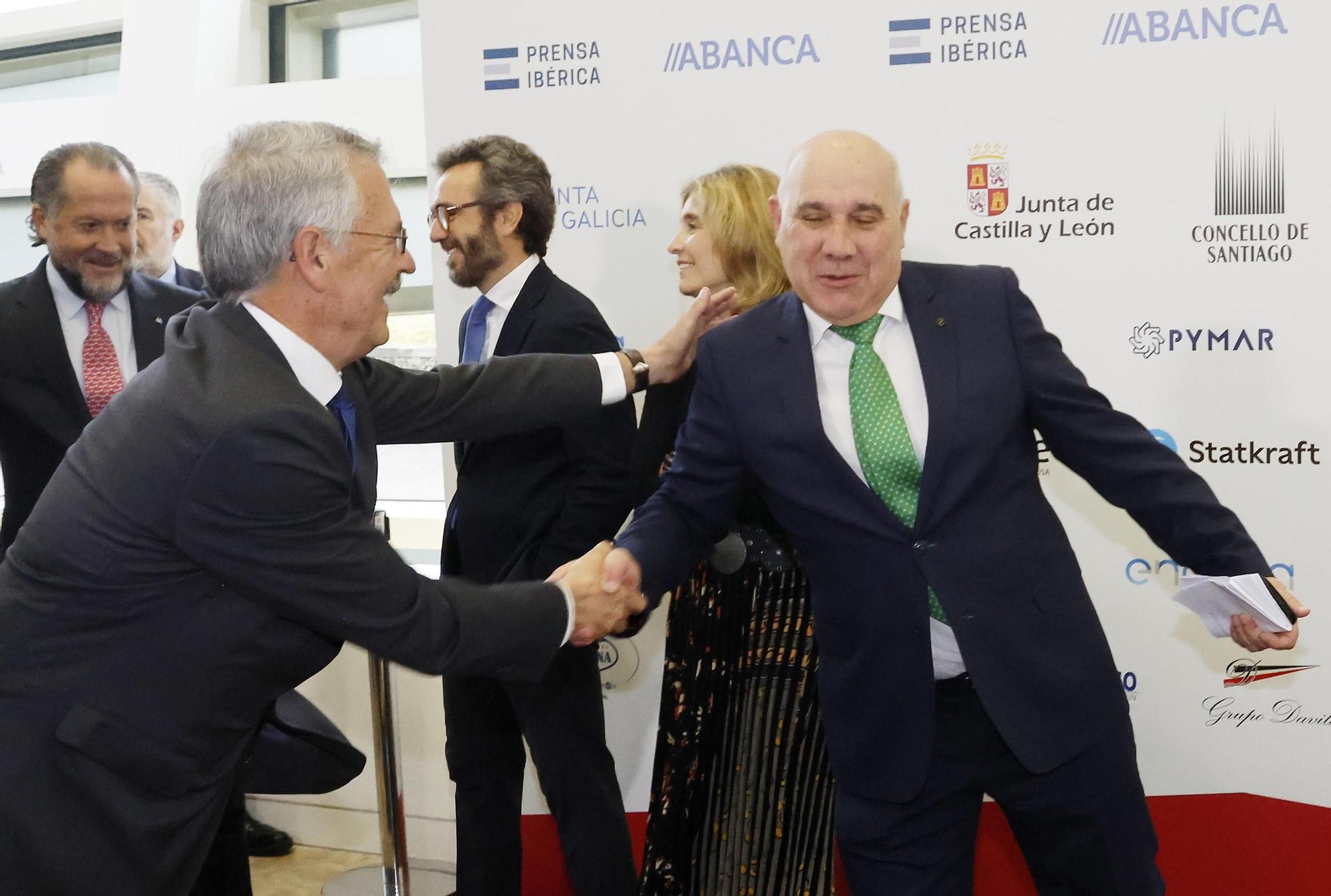 El poder político y empresarial se cita en Santiago