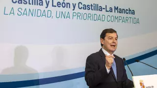 Mañueco critica la huida hacia adelante de Sánchez "echando tinta contra todo el mundo"