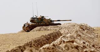 Turquía intenta usar su incursión contra el EI para evitar que los kurdos creen una zona tapón en Siria