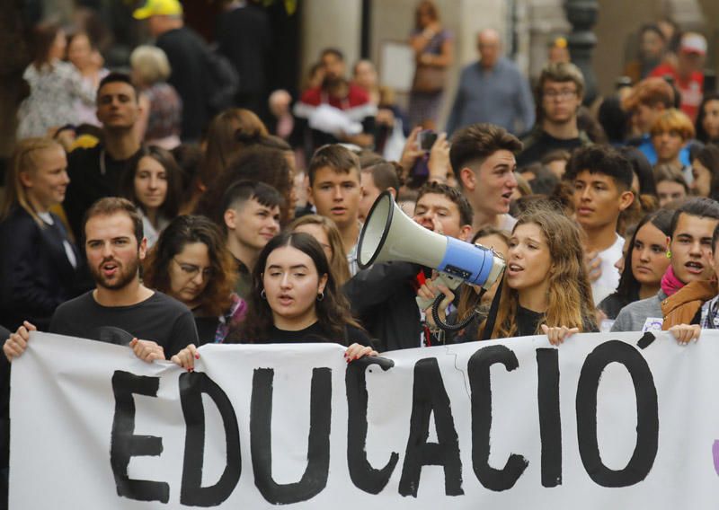 Estudiantes protestan en València contra el machismo en las aulas