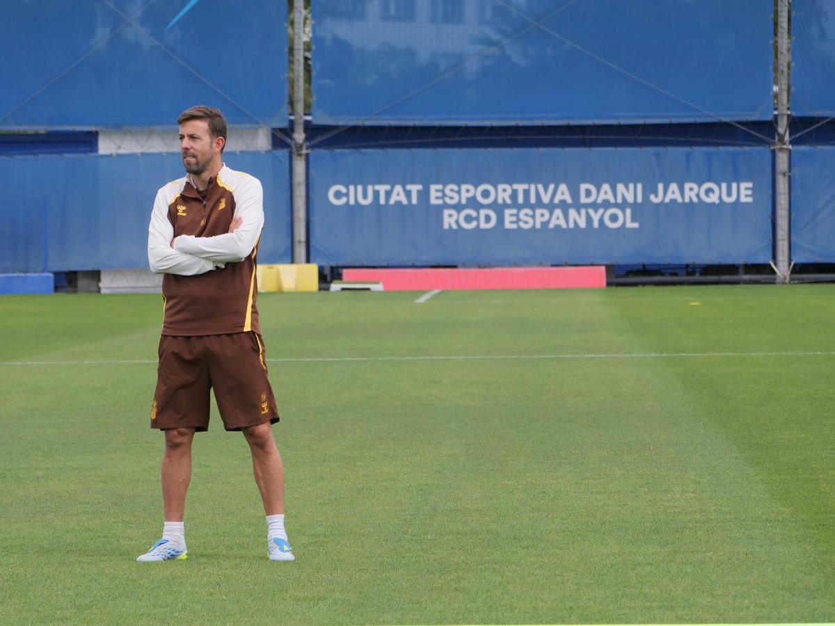 Luis García Fernández, esta mañana, durante la sesión preparatoria en la Ciudad Deportiva Dani Jarque del RCD Espanyol.