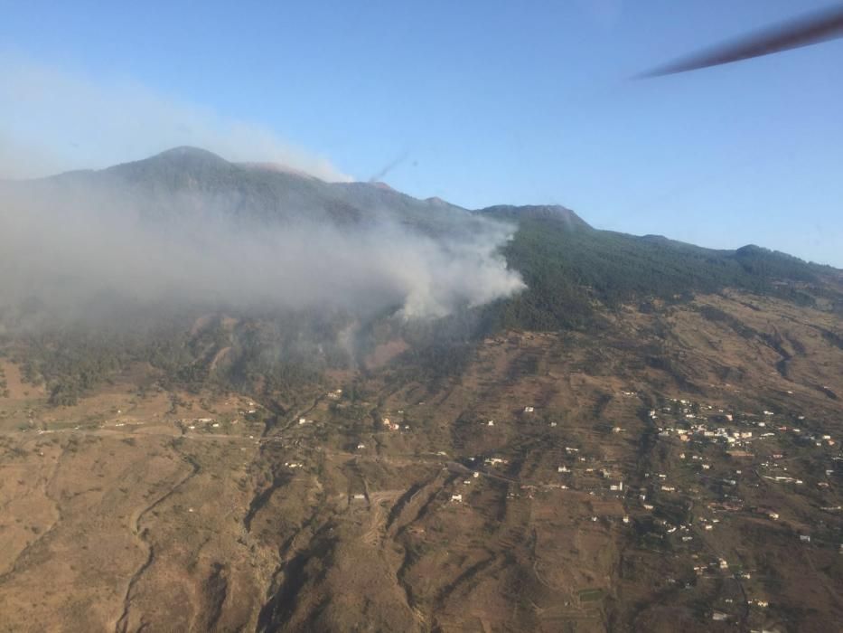 Incendio forestal en la zona de Montaña de Jedey, en La Palma