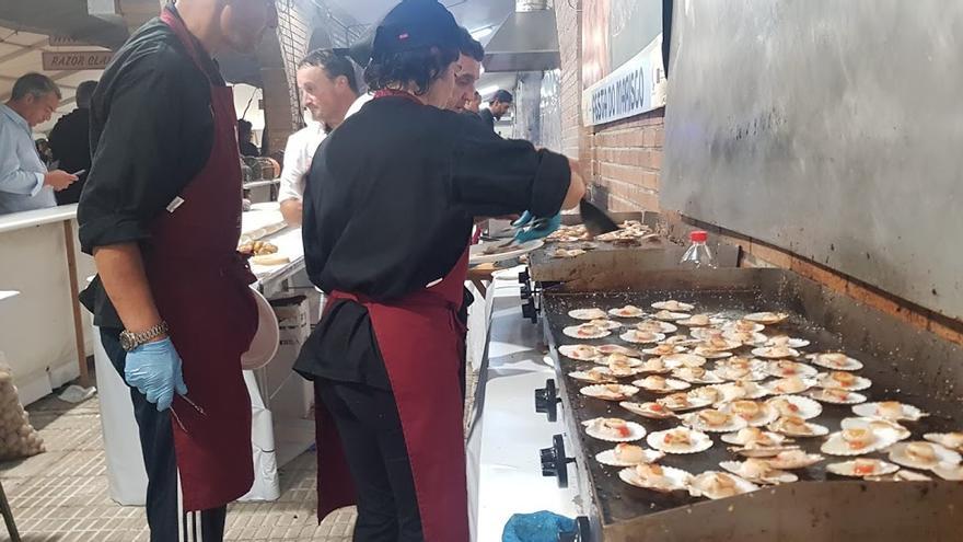 La preparación de las zamburiñas a la plancha.