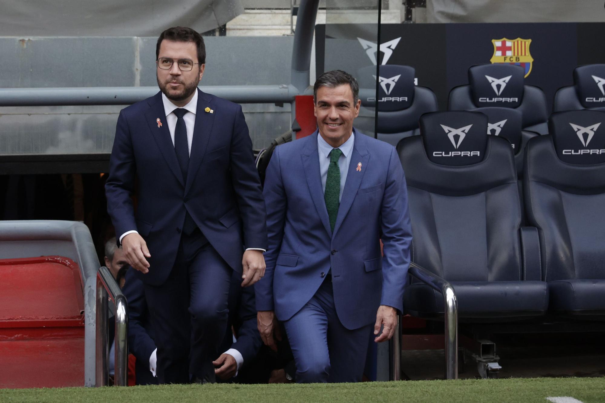 Aragonés y Pedro Sánchez, en un acto en el Camp Nou. EPC