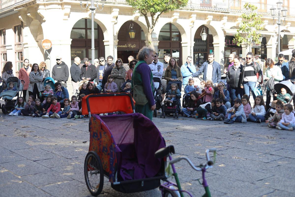 Zamora. Festival de títeres. Pumuki Circo Chisme. Plaza Mayor Zamora. Festival de títeres. Pumuki Circo Chisme. Plaza Mayor