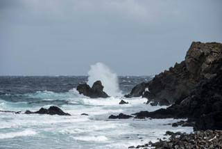 La borrasca Blas dejará olas de hasta 14 metros en Baleares y Mediterráneo