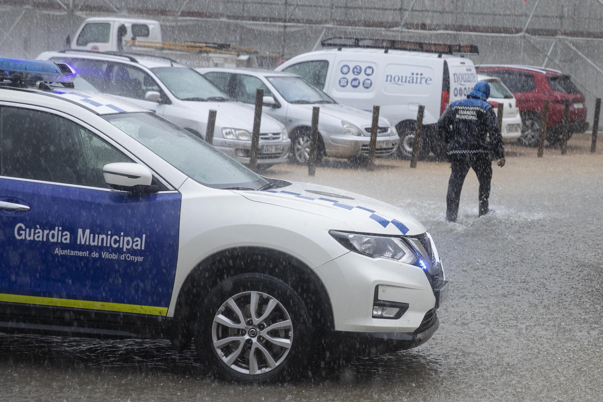 Tarda de pluges intenses que causen lleus inundacions i destrosses a les comarques gironines