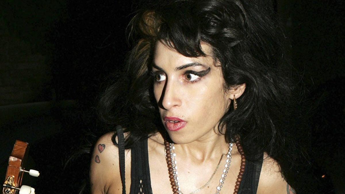 Amy Winehouse tiene harta a su suegra