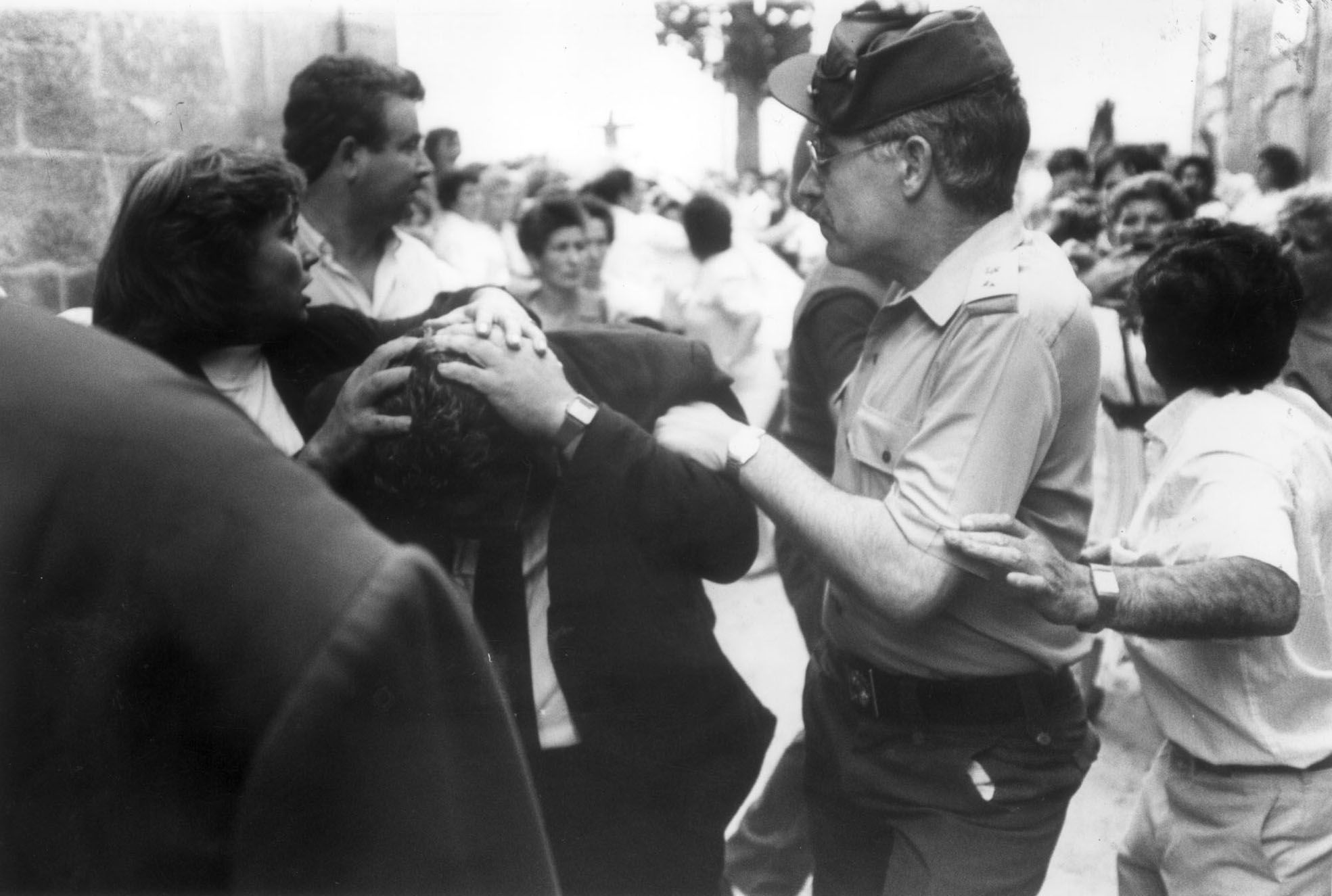 El conflicto de la contribución en Cangas: protestas y un alcalde asediado que no pudo volver a entrar en el Concello