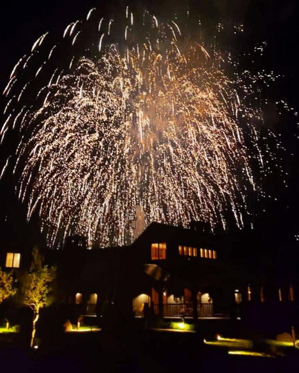 Los fuegos artificiales iluminaron esa noche mágica