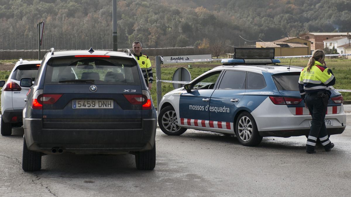 Agentes de fuerzas de seguridad en Bescanó