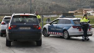 Agentes de fuerzas de seguridad en Bescanó.