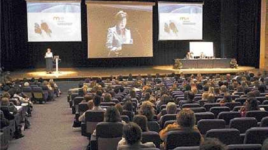 inauguración

. El Palacio de Congresos es el escenario del encuentro «Mujeres en el mundo liderando el milenio».