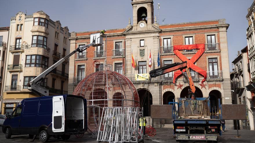 Ya puedes ver el nuevo elemento decorativo de la Plaza Mayor de Zamora en Navidad
