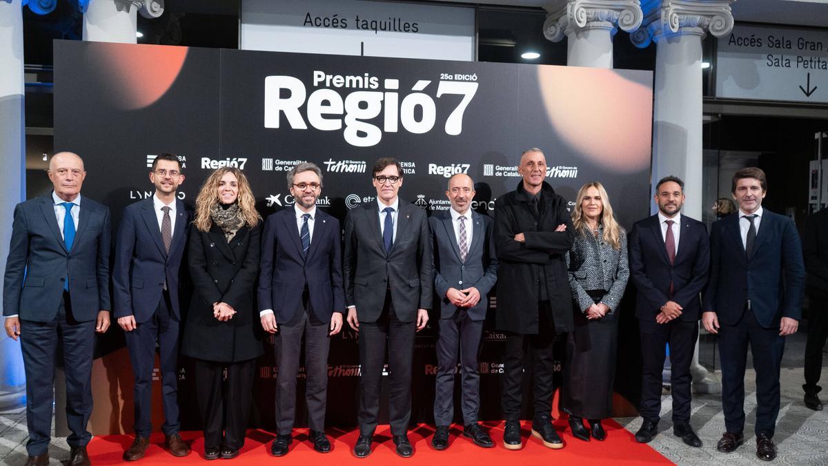 Autoritats amb Illa al mig al photocall de l'entrada del Kursaal