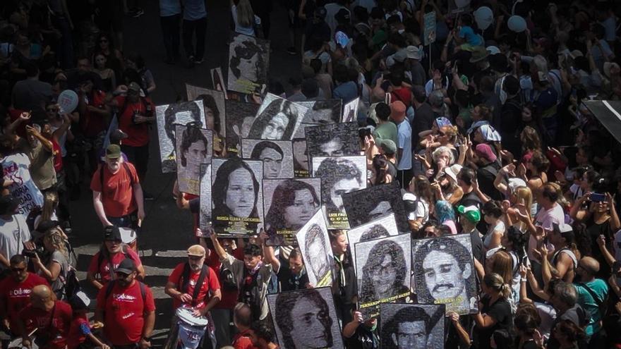 Argentina continúa con la identificación de desaparecidos 50 años después del golpe de Videla en medio de la indiferencia del Gobierno de Milei