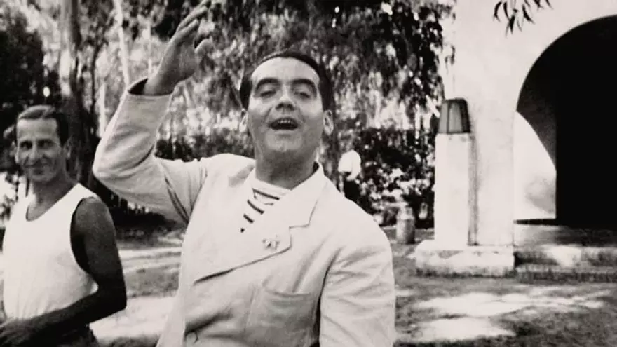 El profesor que lo sabe todo de Lorca: "Comenzó a dirigir la Barraca con 33 años, pero hoy sería un simple becario"