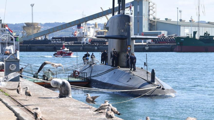 Tres buques de guerra holandeses atracarán durante la mañana de este jueves en los muelles de A Coruña