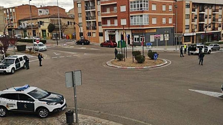 La Guardia Civil despliega un nuevo control en Toro para vigilar el cumplimiento de las restricciones