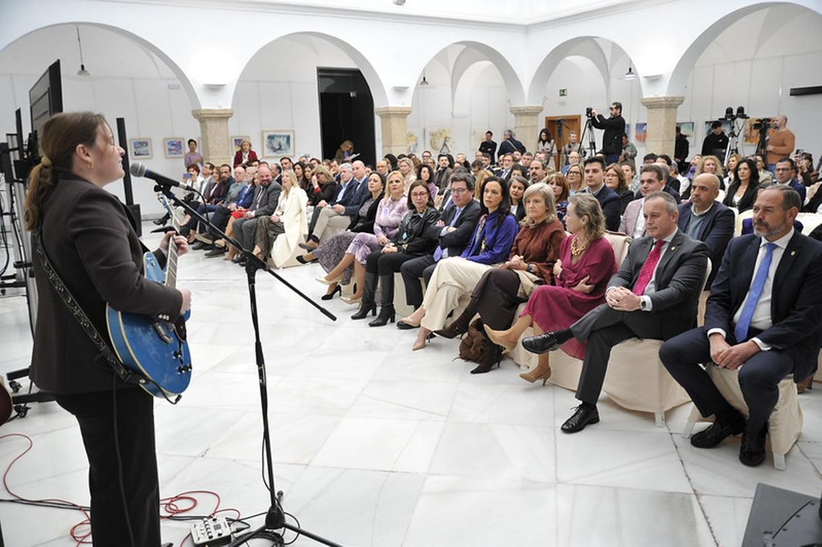Galería | Acto institucional del Día de la Mujer en la Asamblea de Extremadura