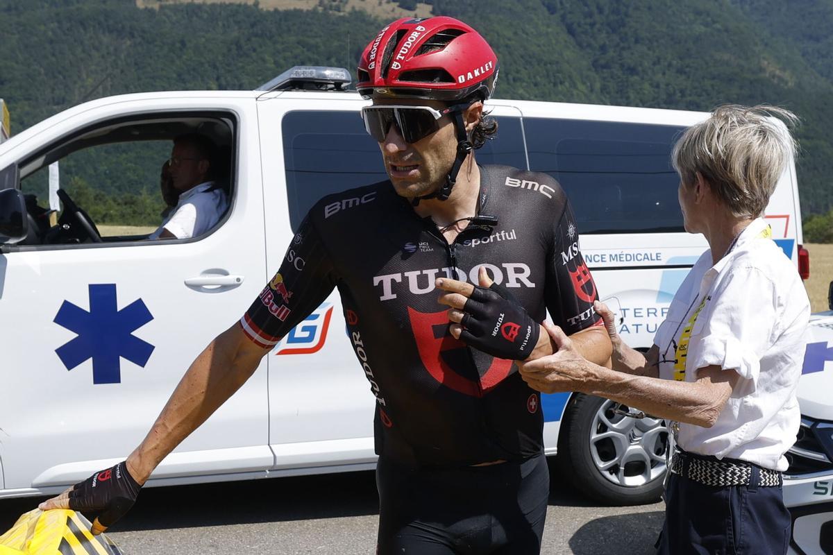 El ciclista austriaco Marco Haller, del equipo Tudor Pro Cycling, reacciona tras sufrir una caída durante la 19.ª etapa del Tour de Francia. El ciclista austriaco Marco Haller, del equipo Tudor Pro Cycling, reacciona tras sufrir una caída durante la 19.ª etapa del Tour de Francia.