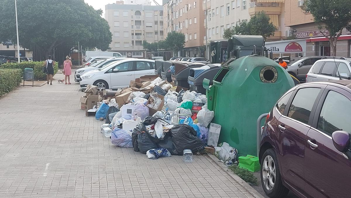 Zonas de Cánovas en el Port de Sagunt sin limpiar