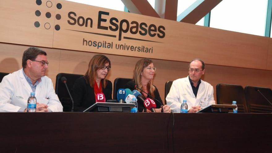 Rueda de prensa ofrecida ayer por la consellera de Sanidad y los responsables de Son Espases.